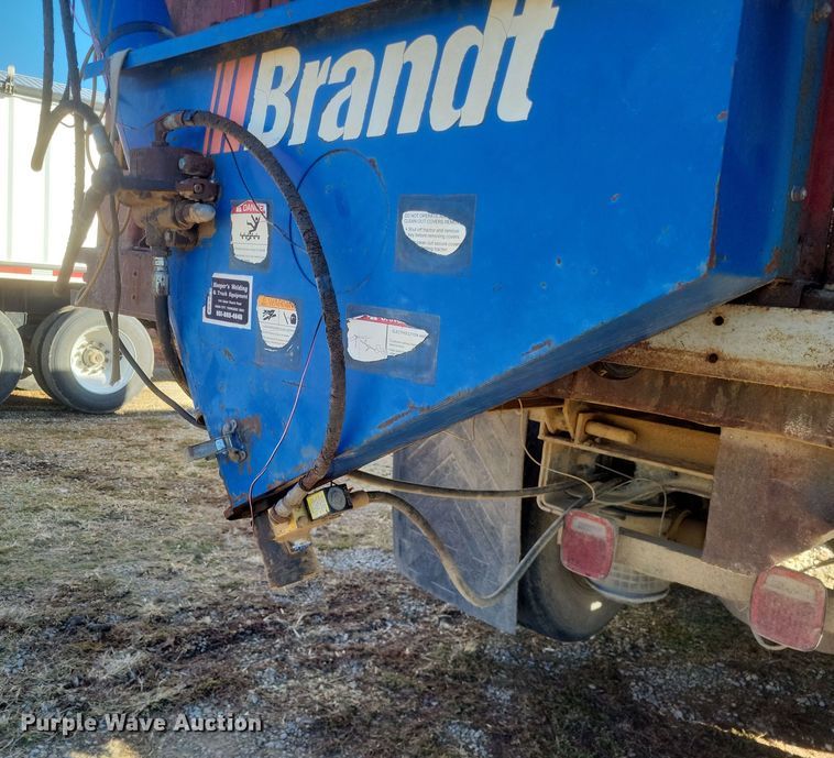 image for item DO4755 1982 International grain truck