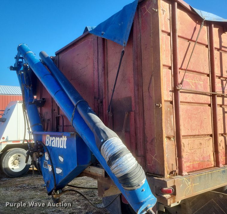 image for item DO4755 1982 International grain truck