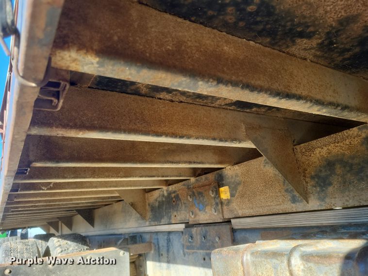 image for item DO4755 1982 International grain truck