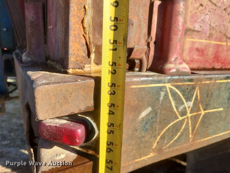 image for item DO4755 1982 International grain truck