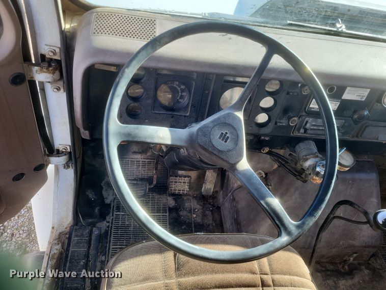 image for item DO4755 1982 International grain truck