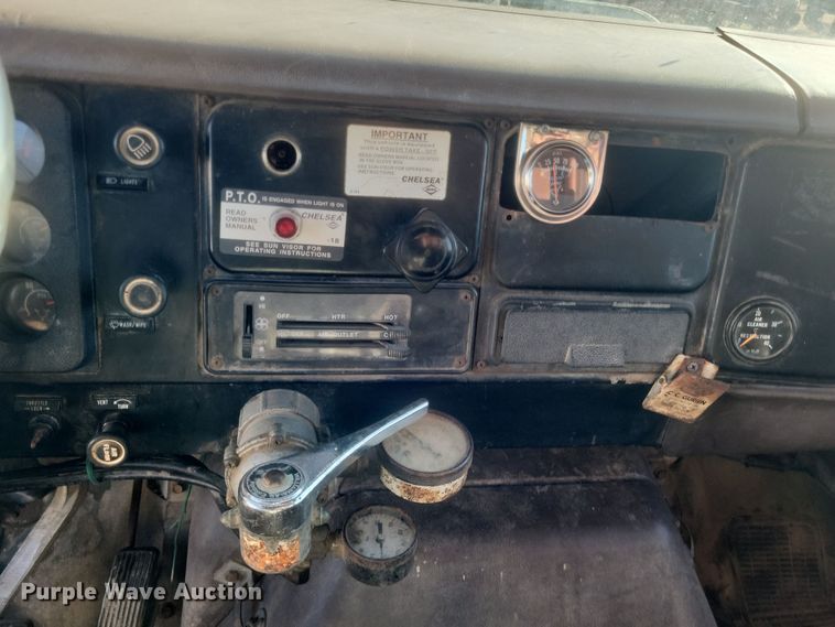 image for item DO4755 1982 International grain truck