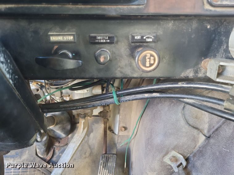 image for item DO4755 1982 International grain truck