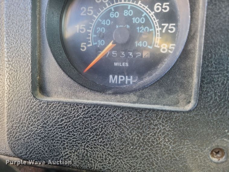 image for item DO4755 1982 International grain truck