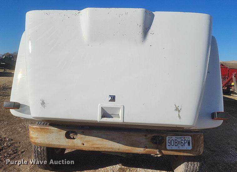 image for item DO4755 1982 International grain truck