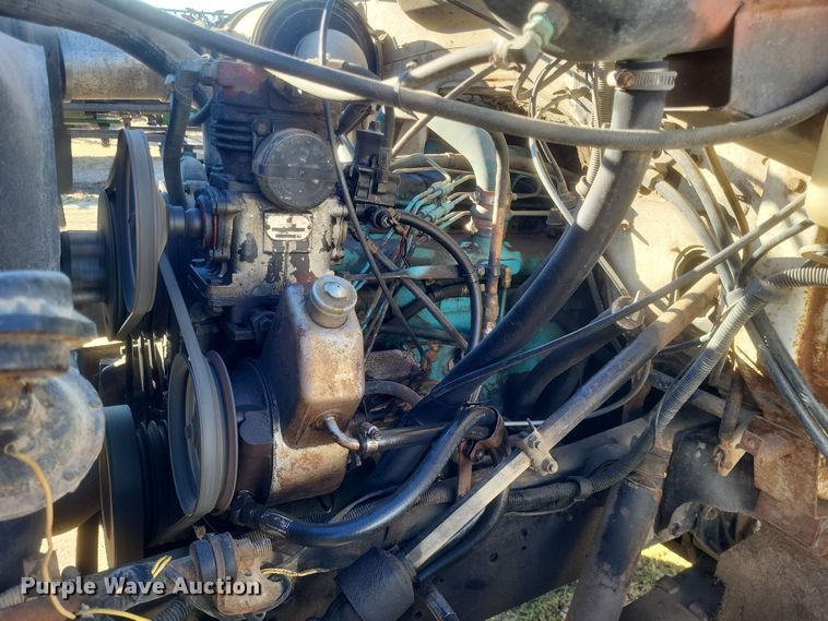 image for item DO4755 1982 International grain truck