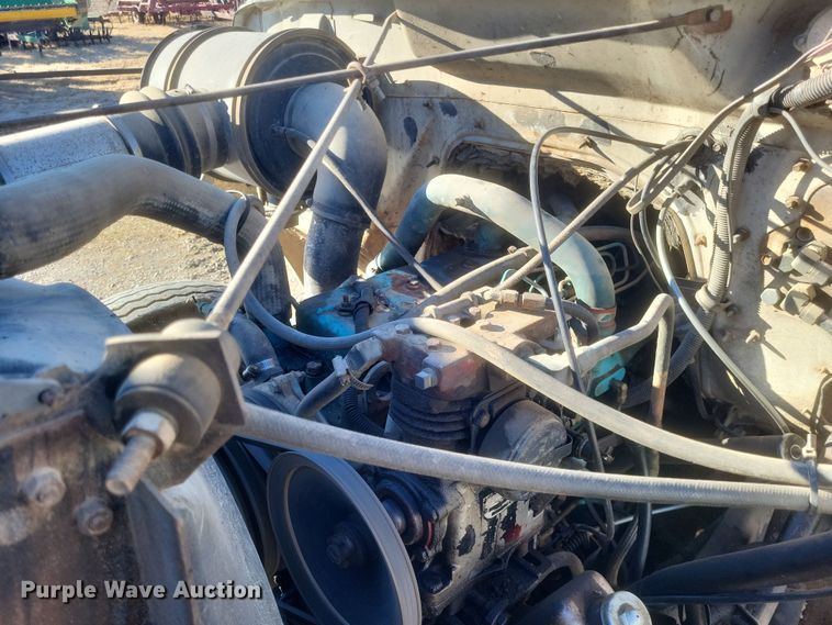 image for item DO4755 1982 International grain truck