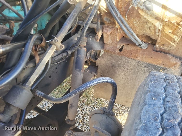 image for item DO4755 1982 International grain truck