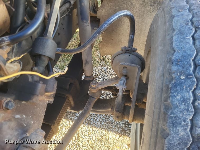 image for item DO4755 1982 International grain truck