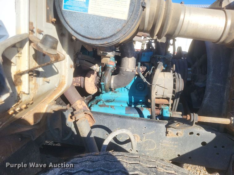 image for item DO4755 1982 International grain truck