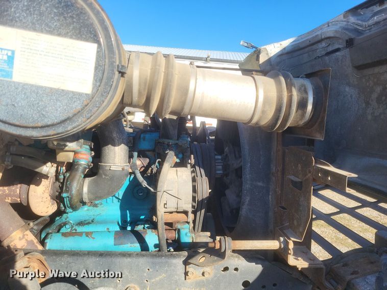 image for item DO4755 1982 International grain truck