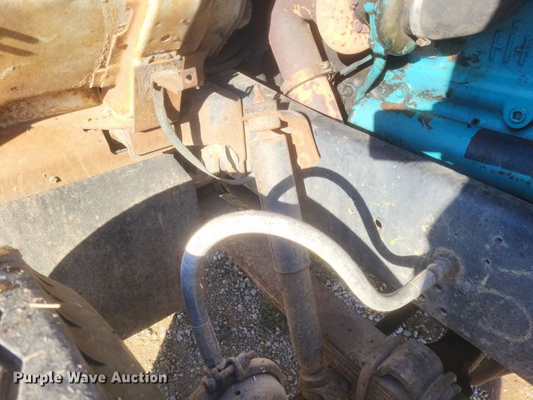 image for item DO4755 1982 International grain truck