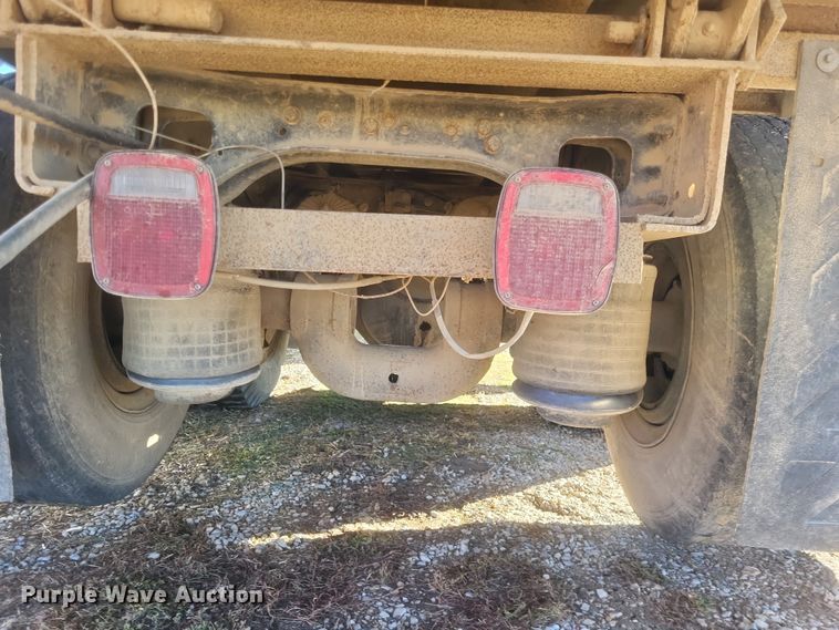 image for item DO4755 1982 International grain truck