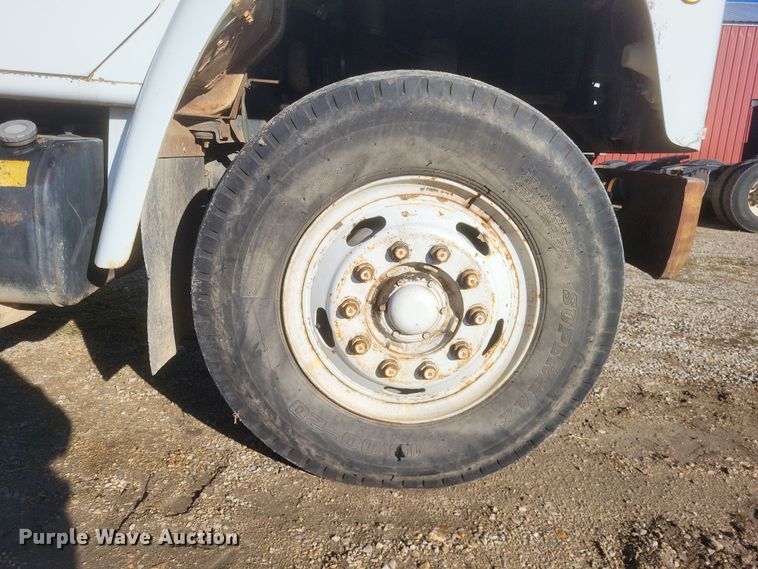 image for item DO4755 1982 International grain truck