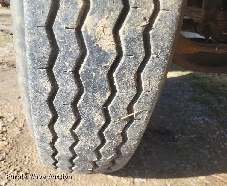 image for item DO4755 1982 International grain truck