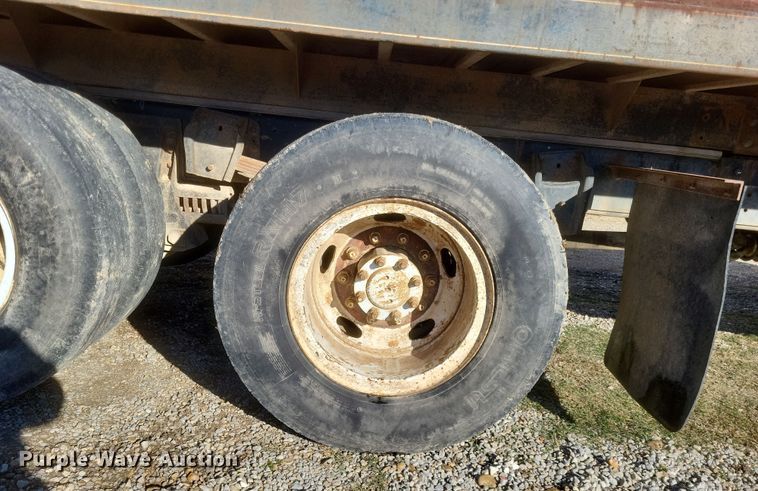 image for item DO4755 1982 International grain truck