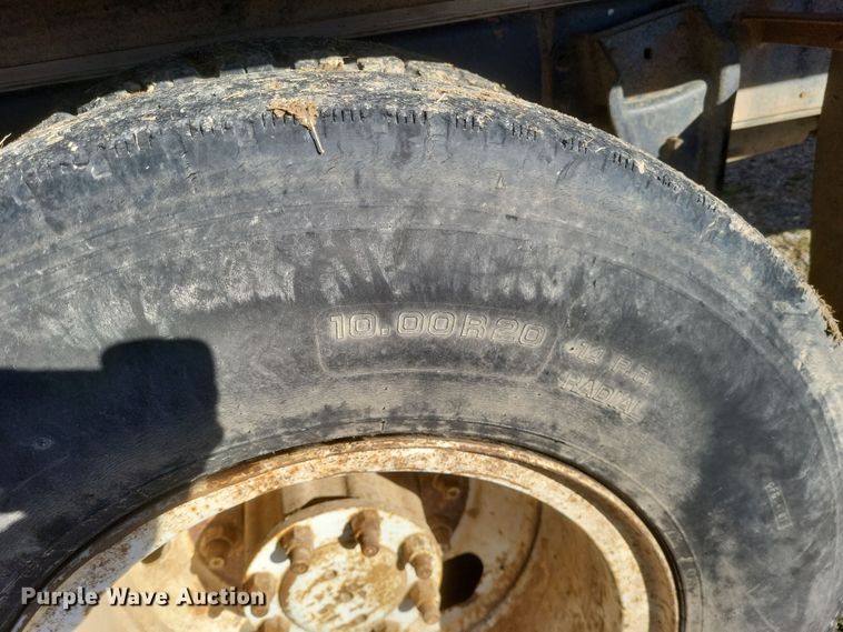 image for item DO4755 1982 International grain truck