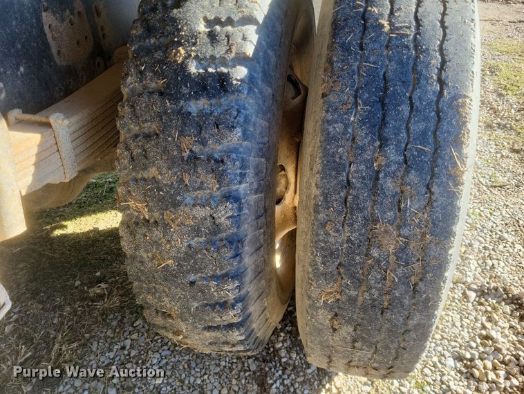 image for item DO4755 1982 International grain truck