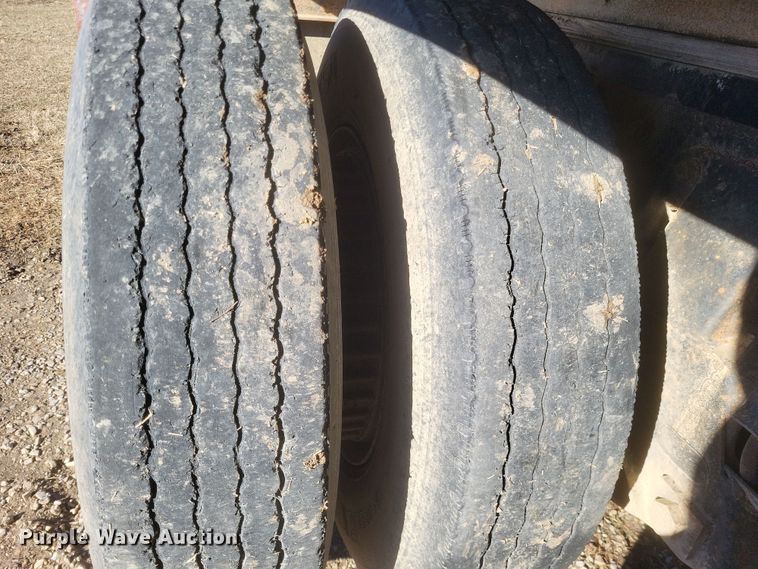 image for item DO4755 1982 International grain truck