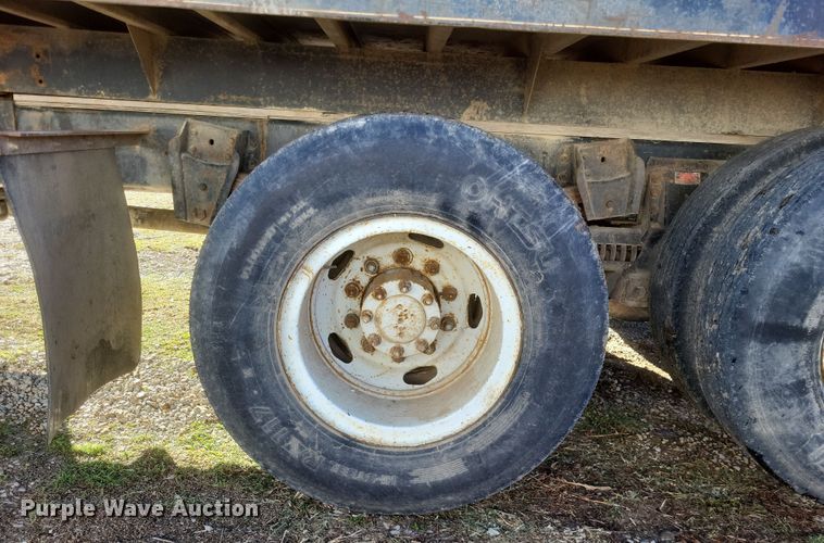 image for item DO4755 1982 International grain truck