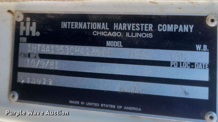 image for item DO4755 1982 International grain truck