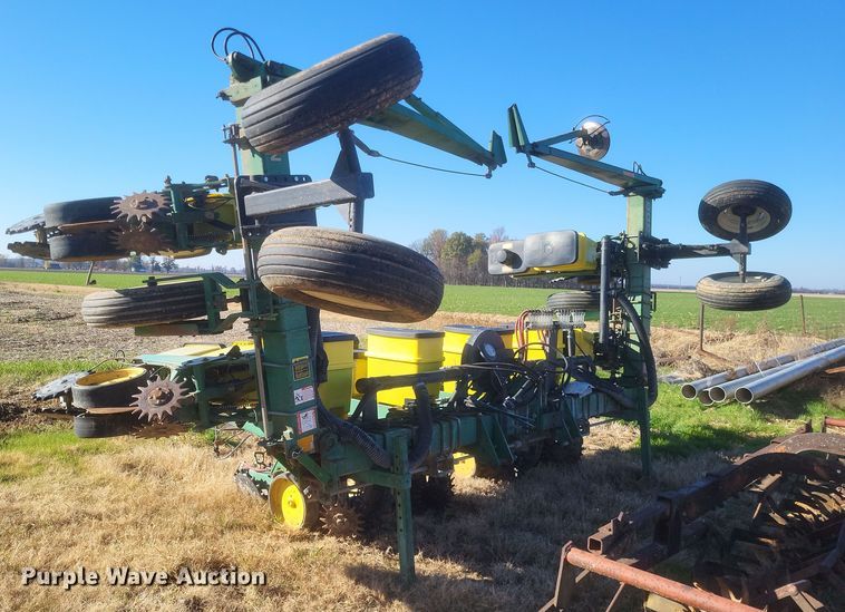 image for item DO4756 John Deere 7300  planter