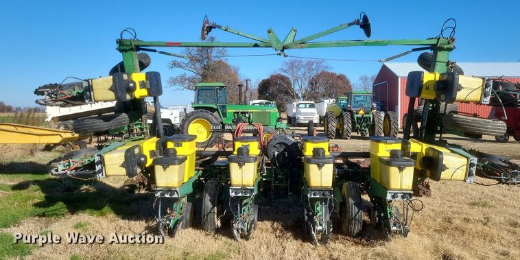 image for item DO4756 John Deere 7300  planter