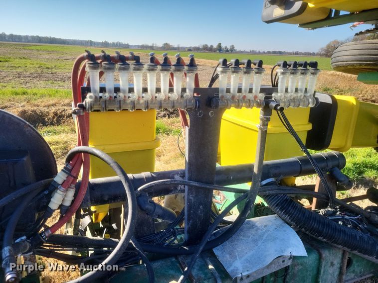 image for item DO4756 John Deere 7300  planter