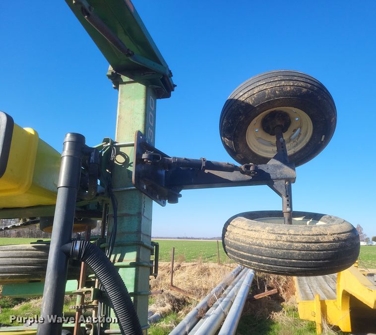 image for item DO4756 John Deere 7300  planter