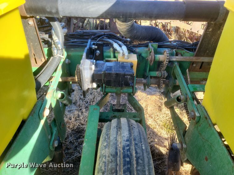 image for item DO4756 John Deere 7300  planter