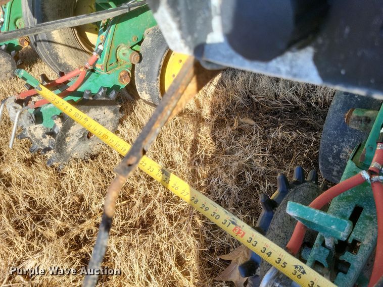image for item DO4756 John Deere 7300  planter