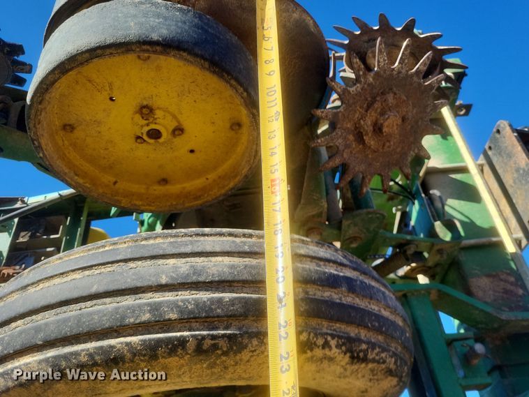 image for item DO4756 John Deere 7300  planter