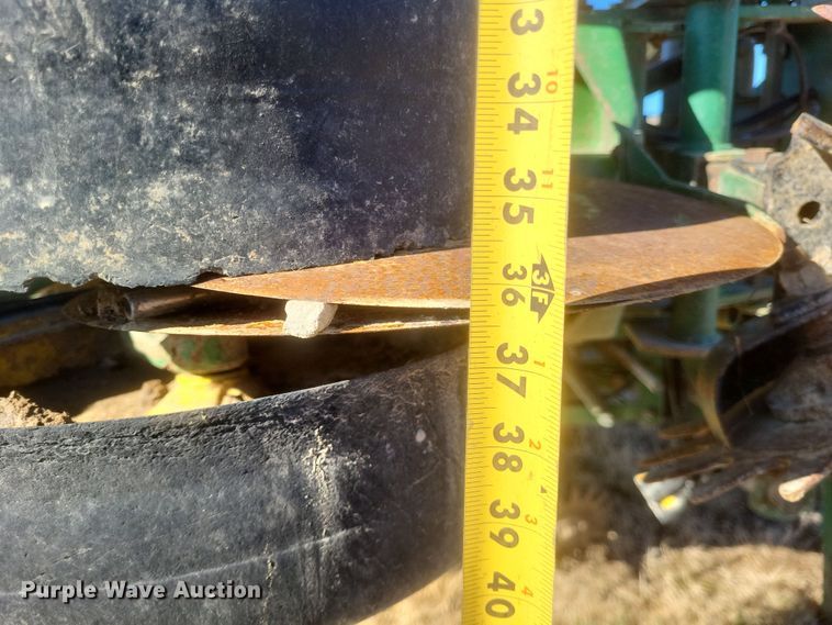 image for item DO4756 John Deere 7300  planter