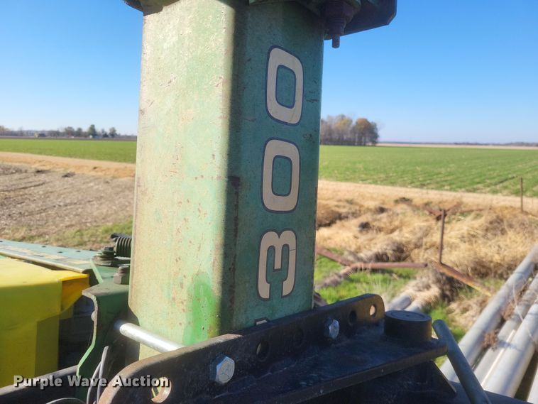 image for item DO4756 John Deere 7300  planter