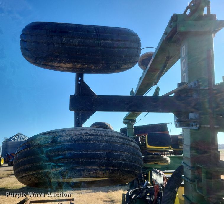 image for item DO4756 John Deere 7300  planter