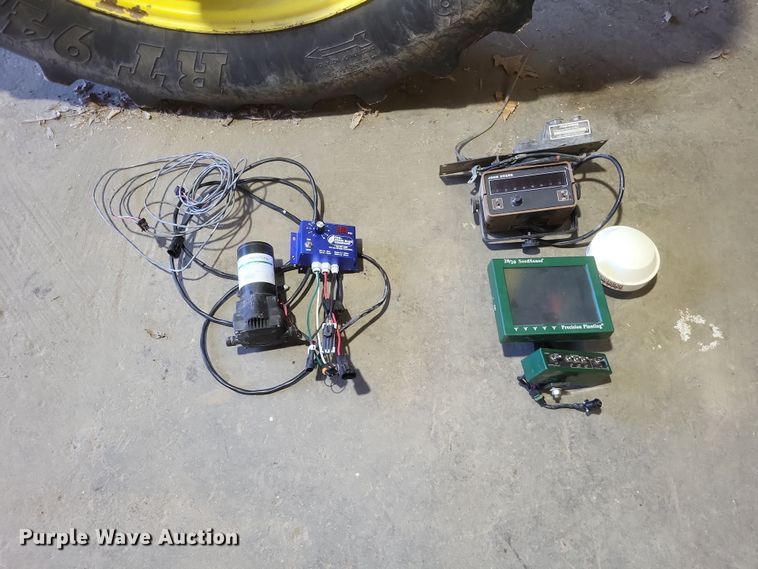 image for item DO4756 John Deere 7300  planter