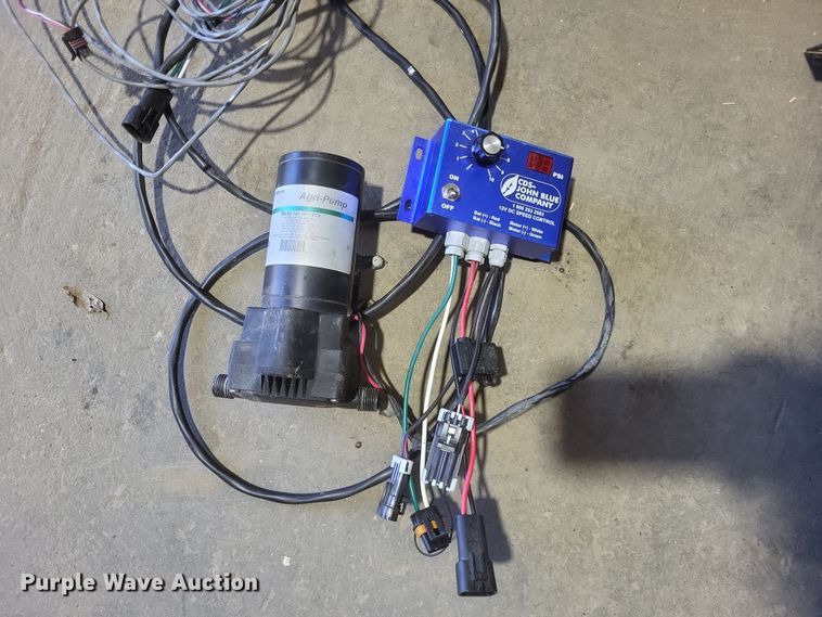 image for item DO4756 John Deere 7300  planter