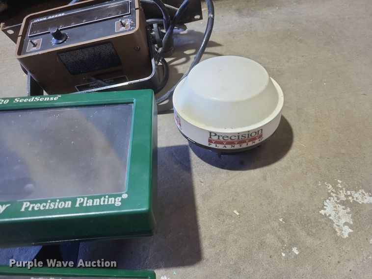 image for item DO4756 John Deere 7300  planter