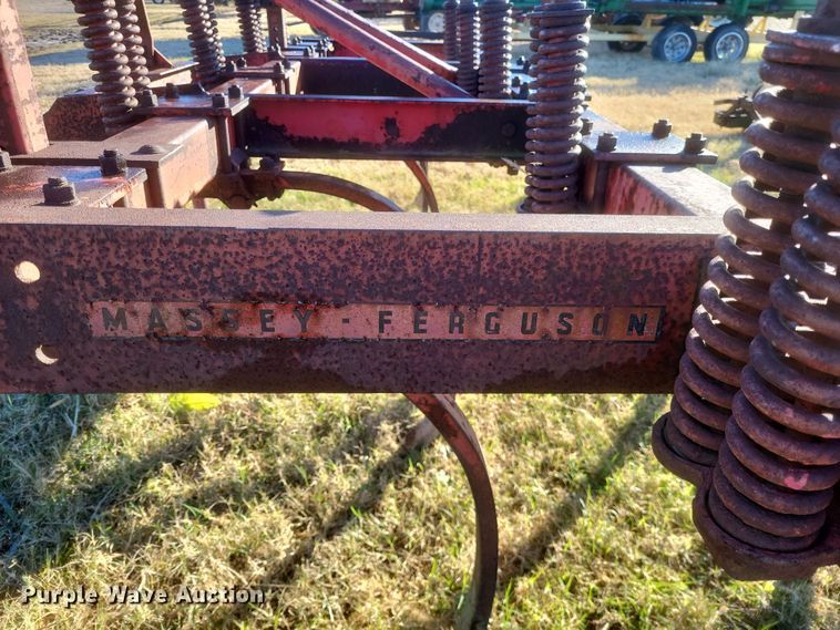 image for item DO4757 Massey Ferguson 127  chisel