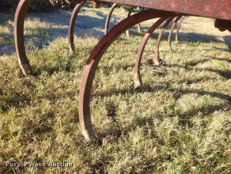 image for item DO4757 Massey Ferguson 127  chisel