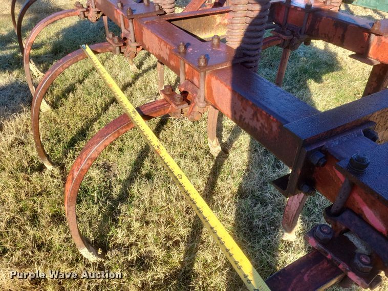 image for item DO4757 Massey Ferguson 127  chisel