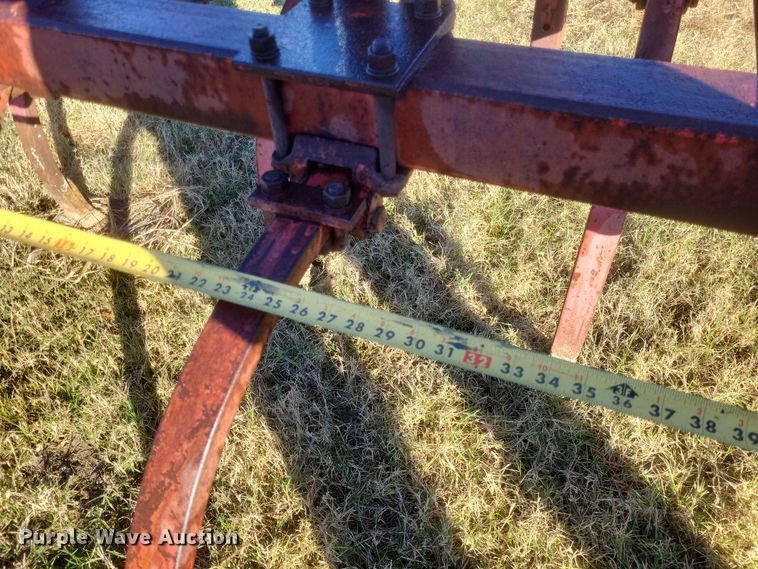 image for item DO4757 Massey Ferguson 127  chisel