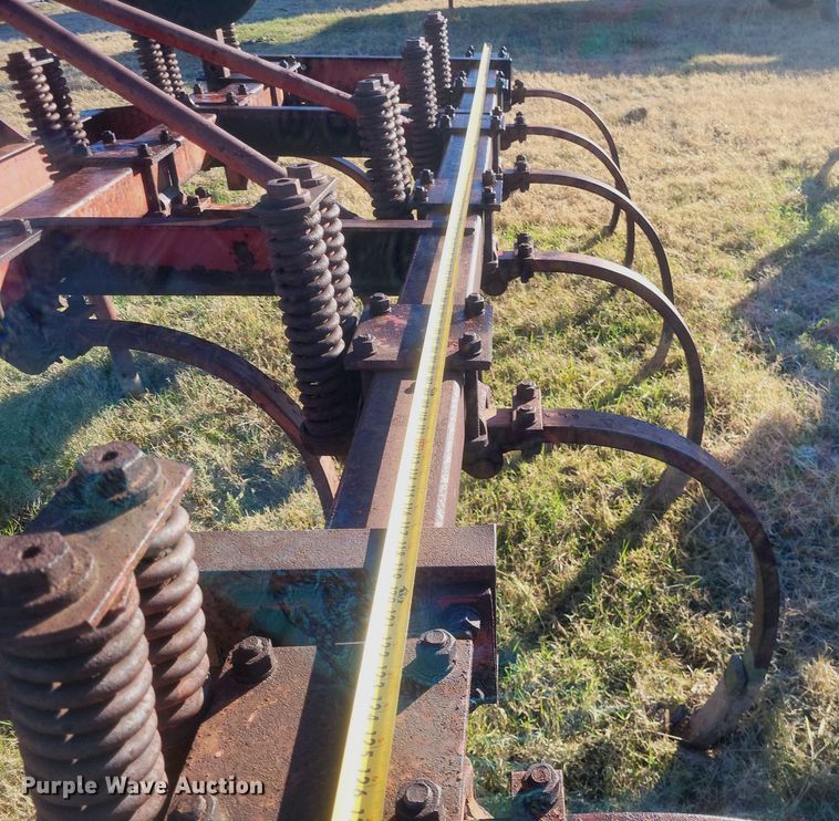 image for item DO4757 Massey Ferguson 127  chisel
