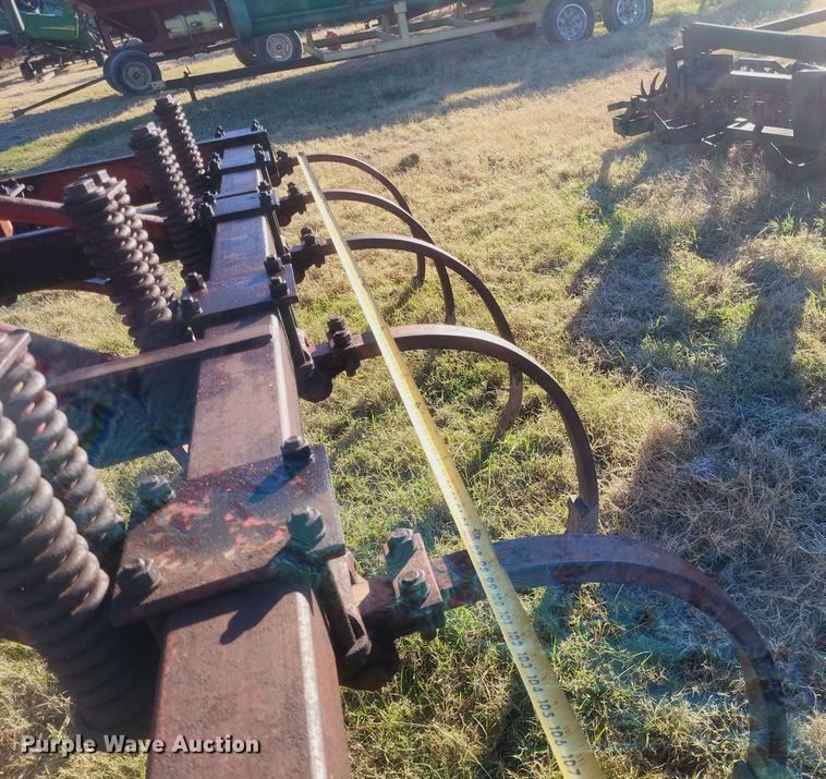 image for item DO4757 Massey Ferguson 127  chisel