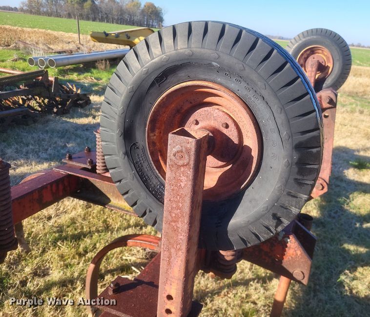 image for item DO4757 Massey Ferguson 127  chisel