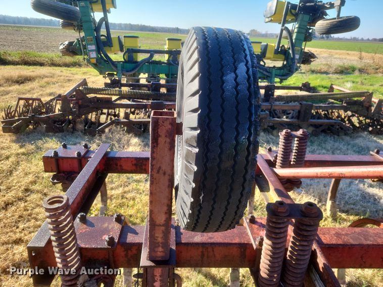 image for item DO4757 Massey Ferguson 127  chisel