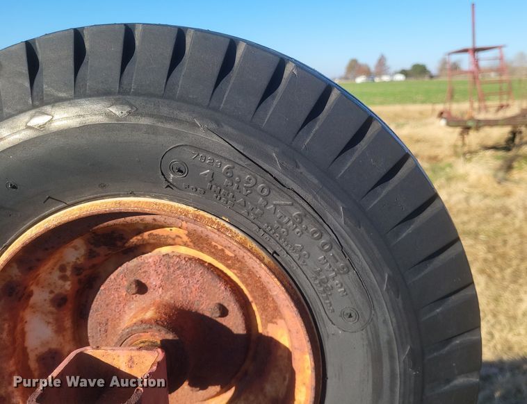 image for item DO4757 Massey Ferguson 127  chisel