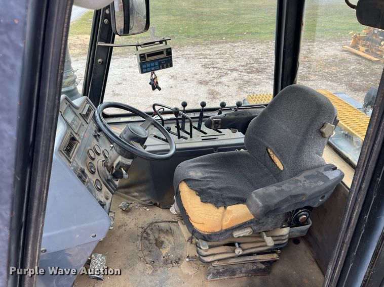 image for item DP2157 1997 Caterpillar Challenger 75D  tractor