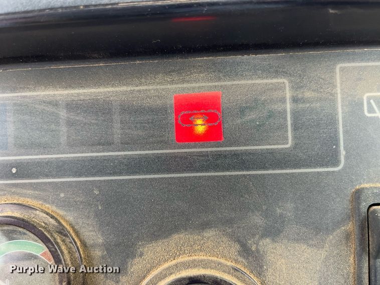 image for item DP2157 1997 Caterpillar Challenger 75D  tractor