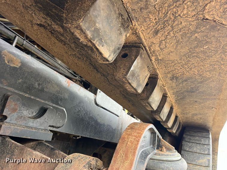 image for item DP2157 1997 Caterpillar Challenger 75D  tractor